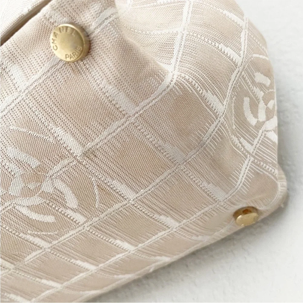 AUTHENTIC Chanel Vintage Ligne Travel Tote in nude​​​​​​​​​​